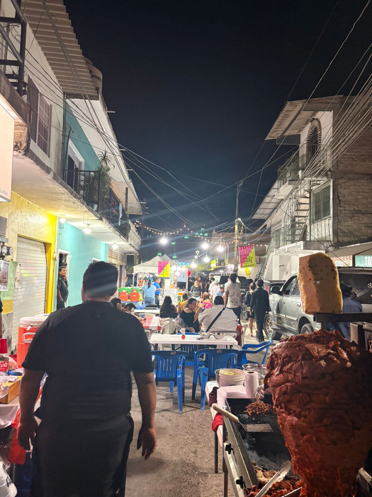 Calle taquera de noche